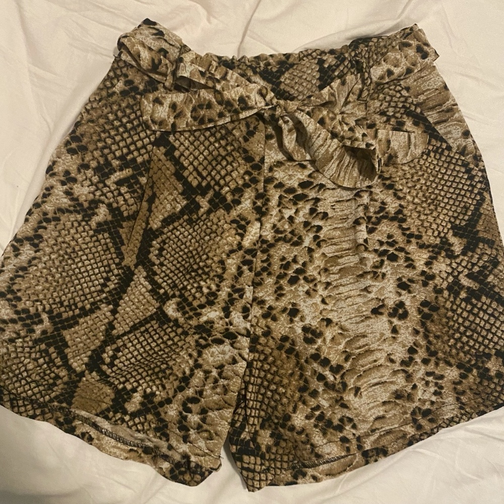 Loose snake pattern shorts